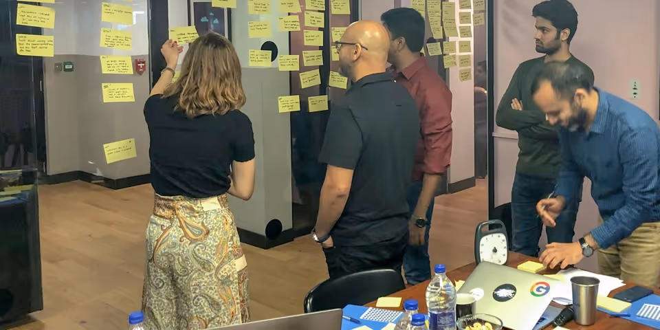 “How might we” session during the TripAbrood design sprint